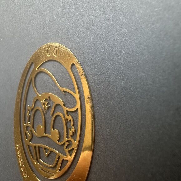Vintage Disney Donald Duck Bookmark Flat Metal Cut-Out Silhouette Rare 1.75” - Picture 4 of 5